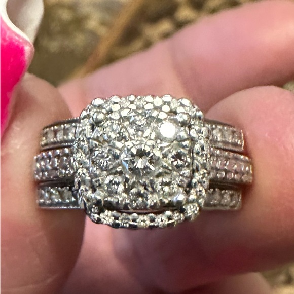 Beautiful Wedding Set ! Size 6.5...white gold with beautiful diamonds - Picture 7 of 8